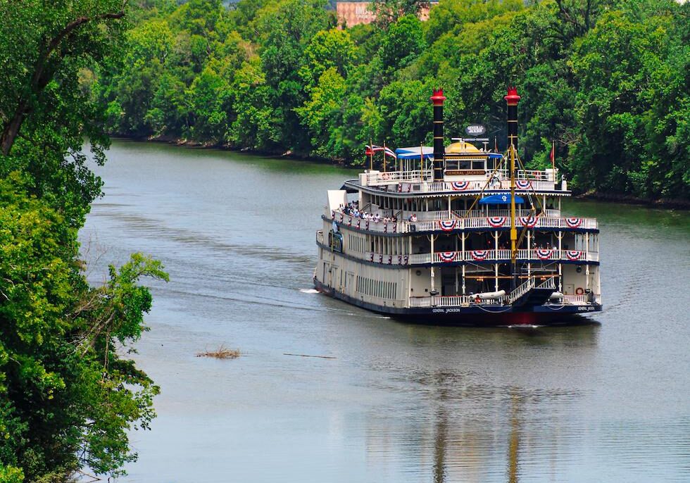 Nashville boat tour